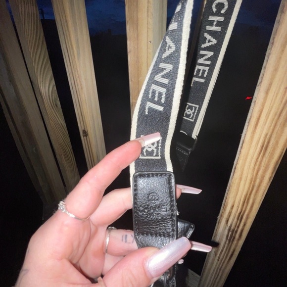 VINTAGE CHANEL CROSSBODY BAG - Picture 6 of 9